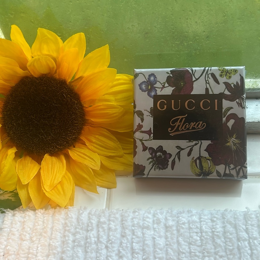 GUCCI flora silver compact